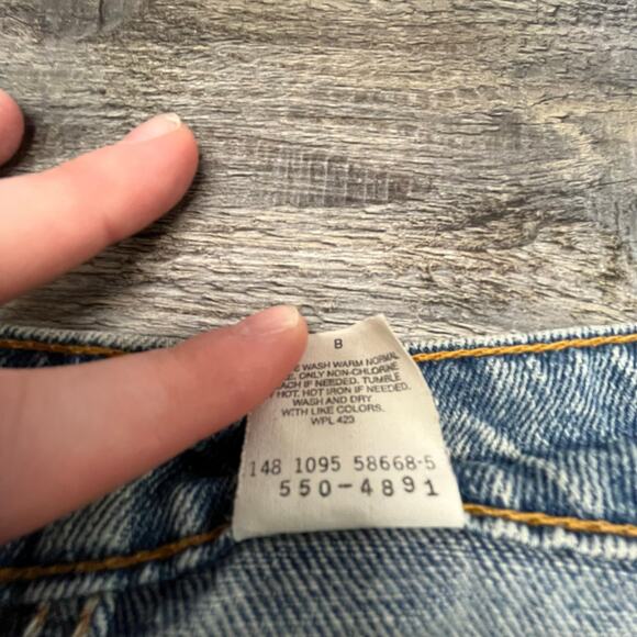 Vintage 90s Levis 550 Red Tab Light Wash Blue Mens 38 Relaxed Fit Denim Shorts - Picture 5 of 10